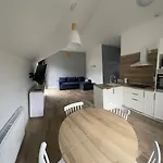 Przystanek דירה *